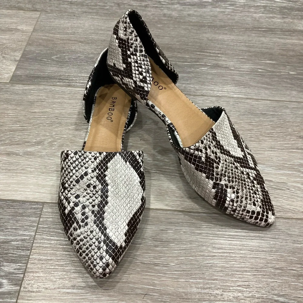 Bamboo Faux Snake Skin Pointed Toed Flats Size 7 Slide on Closed Toe